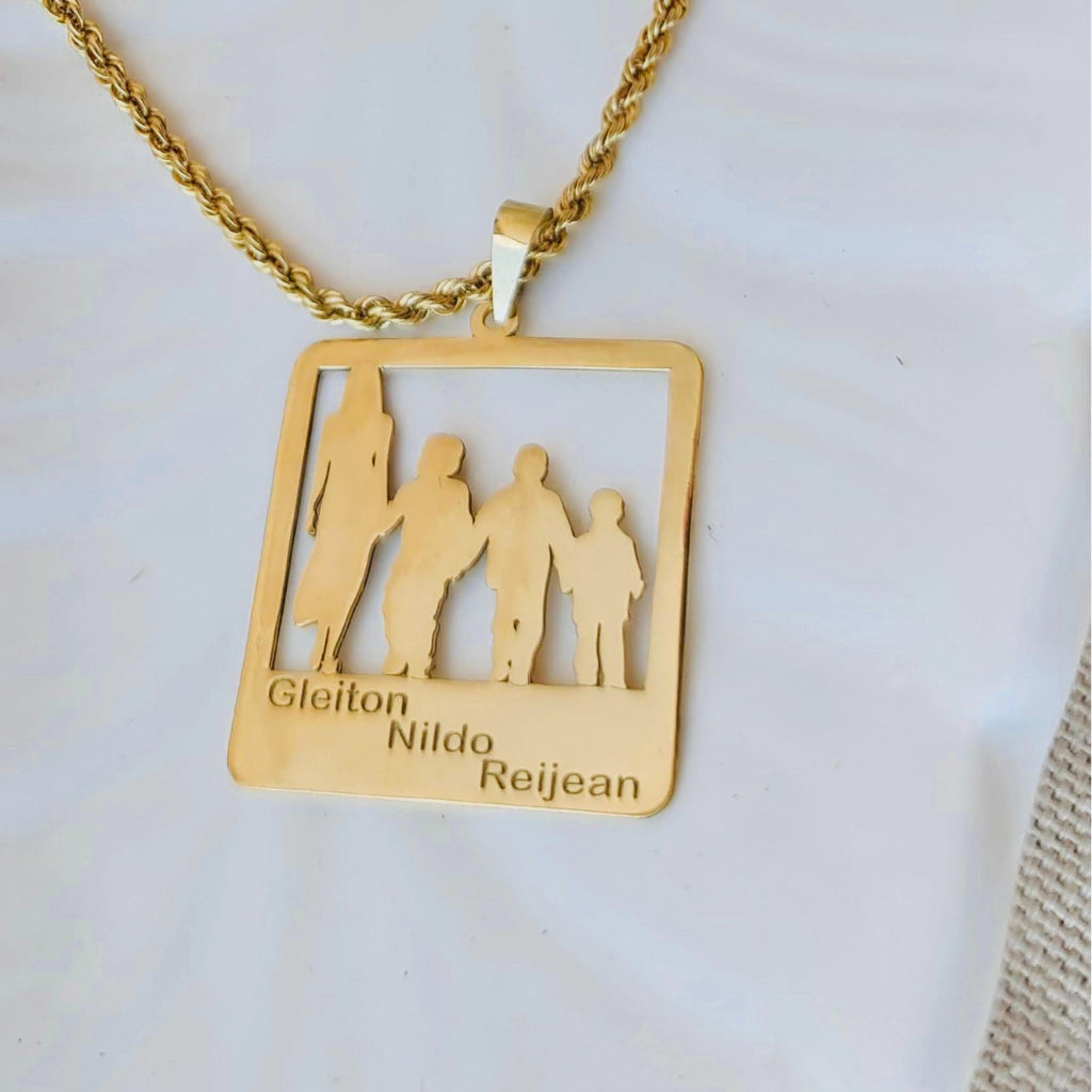 Pingente pai com tres filhos em ouro 18k