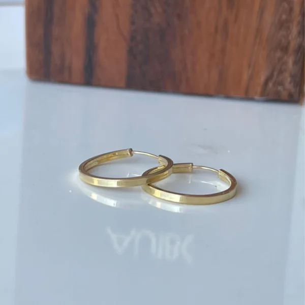 Brinco Argola fio quadrado em ouro 18k